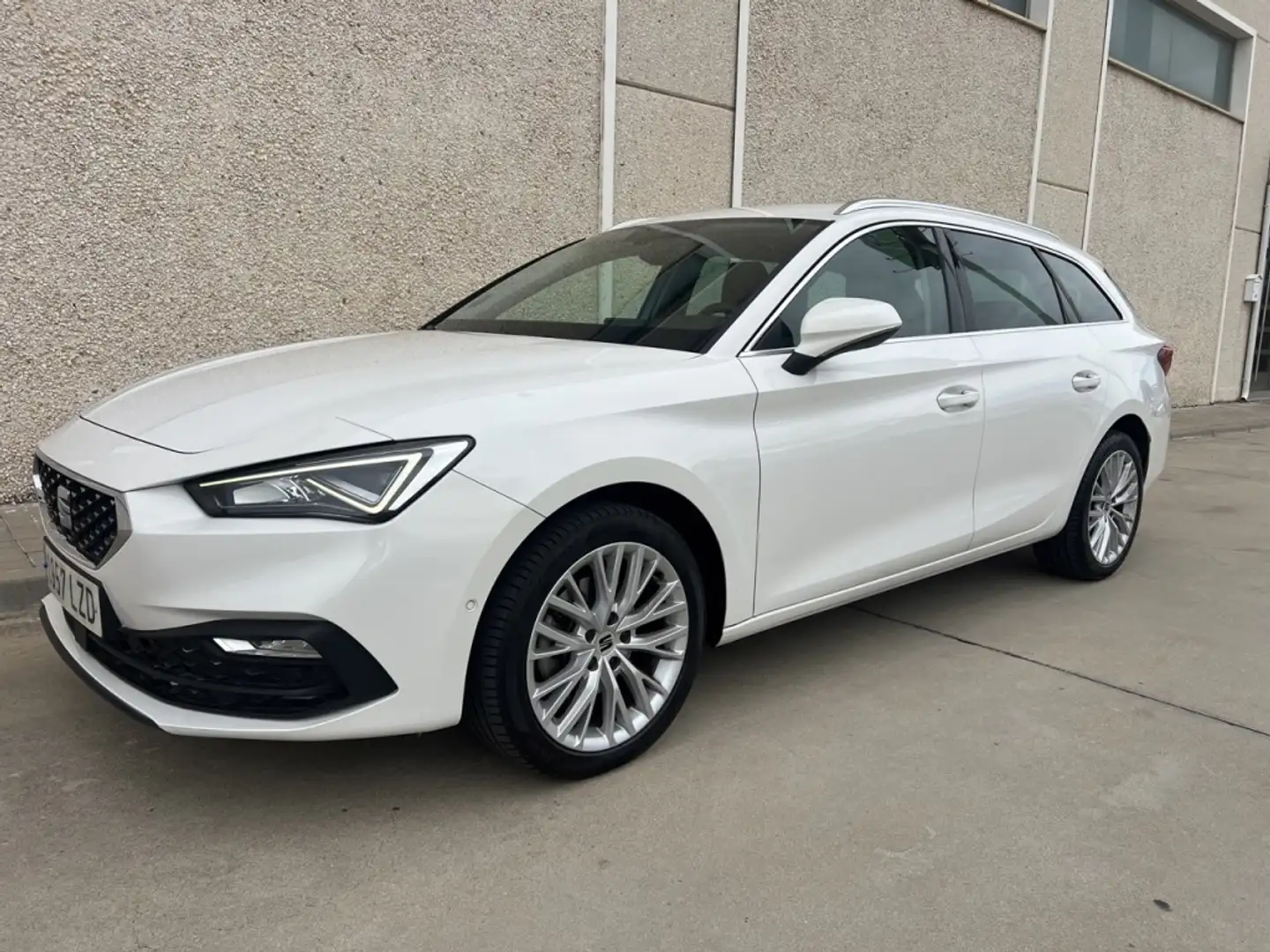 SEAT SEAT León Familiar  Automático de 5 Puertas Blanco - 2