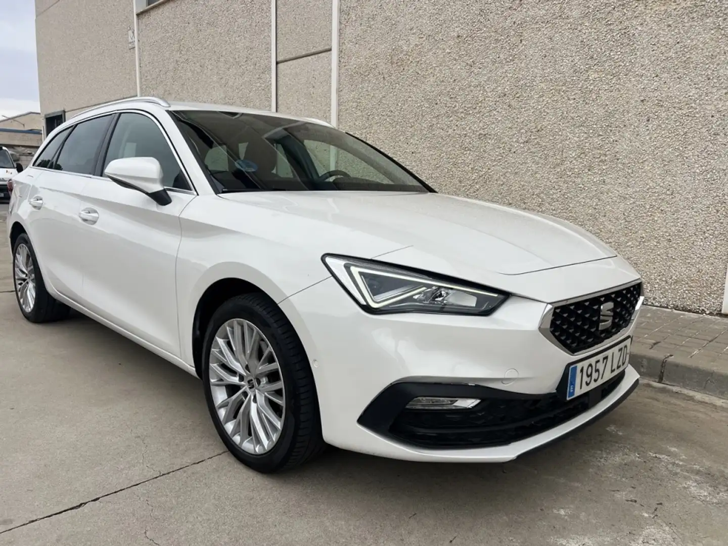 SEAT SEAT León Familiar  Automático de 5 Puertas Blanco - 1