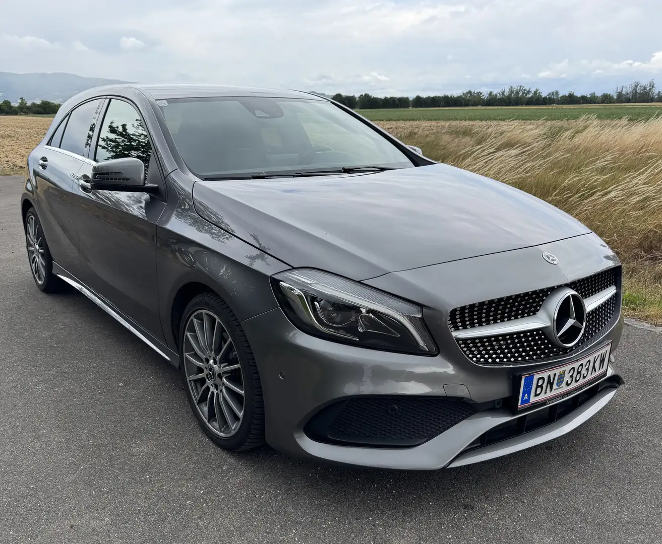 Mercedes-Benz A 160 AMG-Line Grau - 1