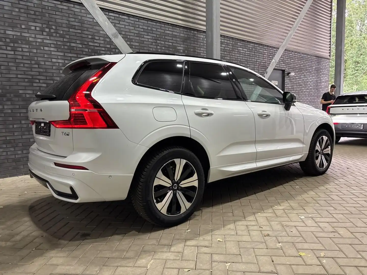 Volvo XC60 T6 Plug-in hybrid Plus Dark | ACC | Panoramadak | Wit - 2