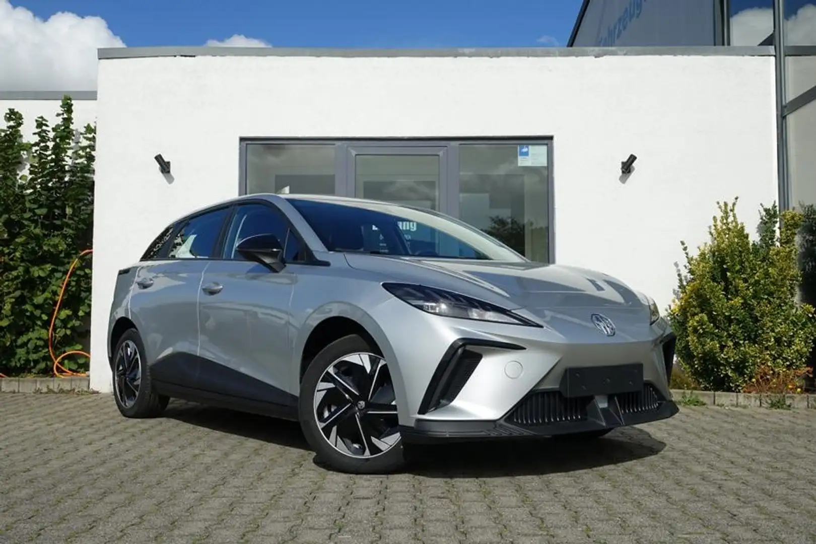 MG MG4 125KW 49 kWh Navi/Kamera 7J Garantie SOFORT! Silber - 1