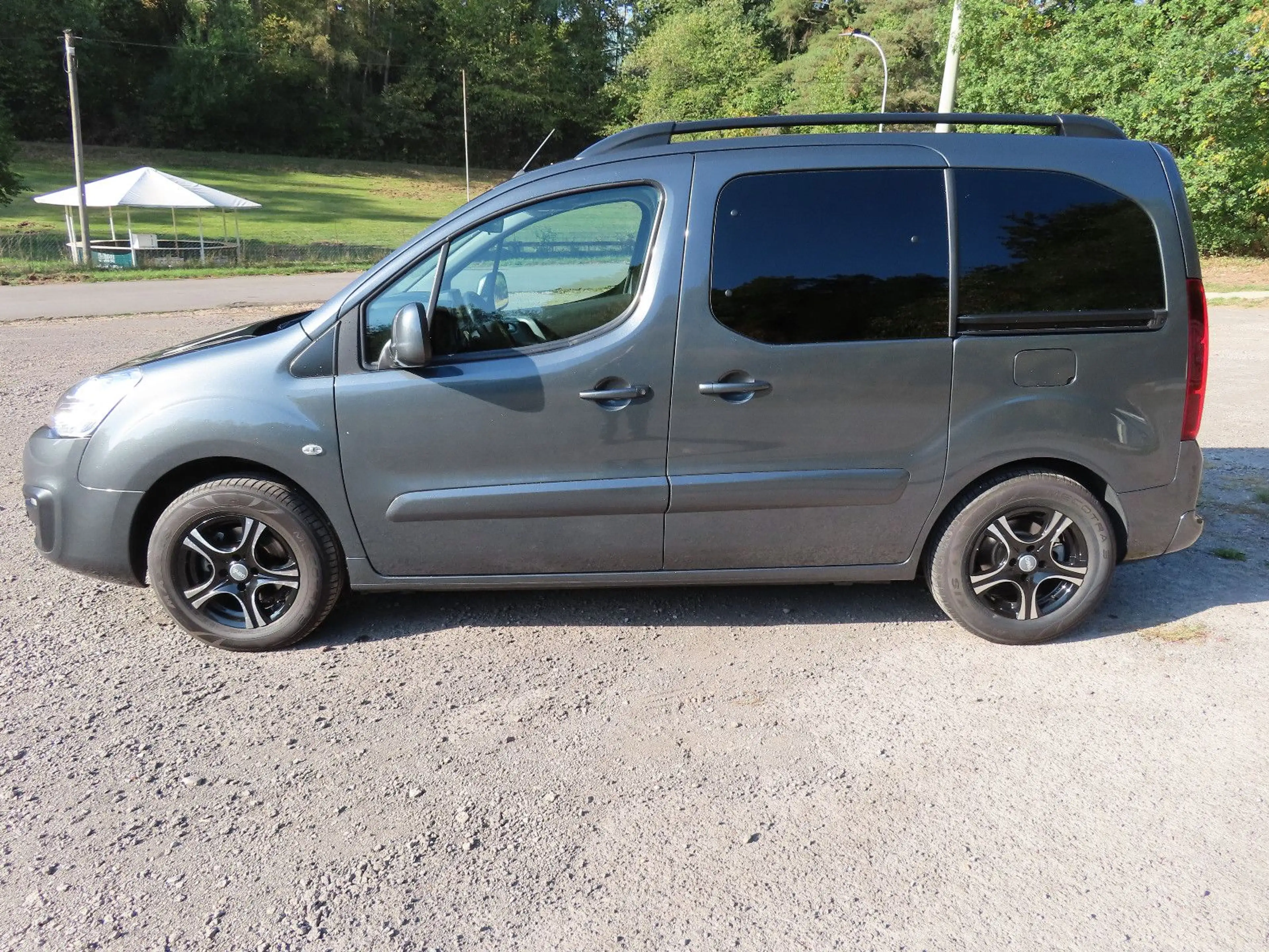 Citroen Berlingo 1.6 HDi Aut, Navi, Kamera, AHK, SHZ — photo 2