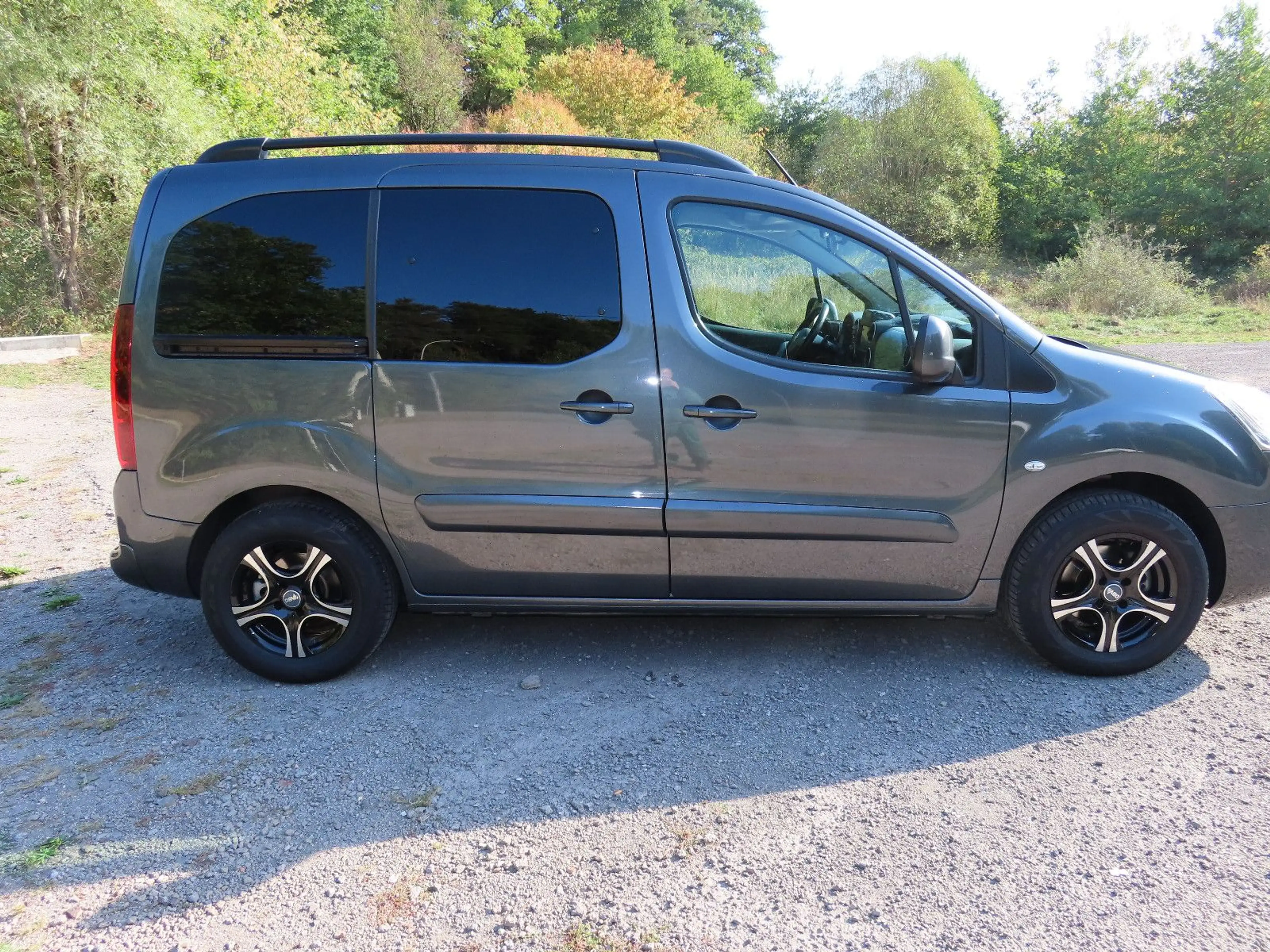 Citroen Berlingo 1.6 HDi Aut, Navi, Kamera, AHK, SHZ — photo 6
