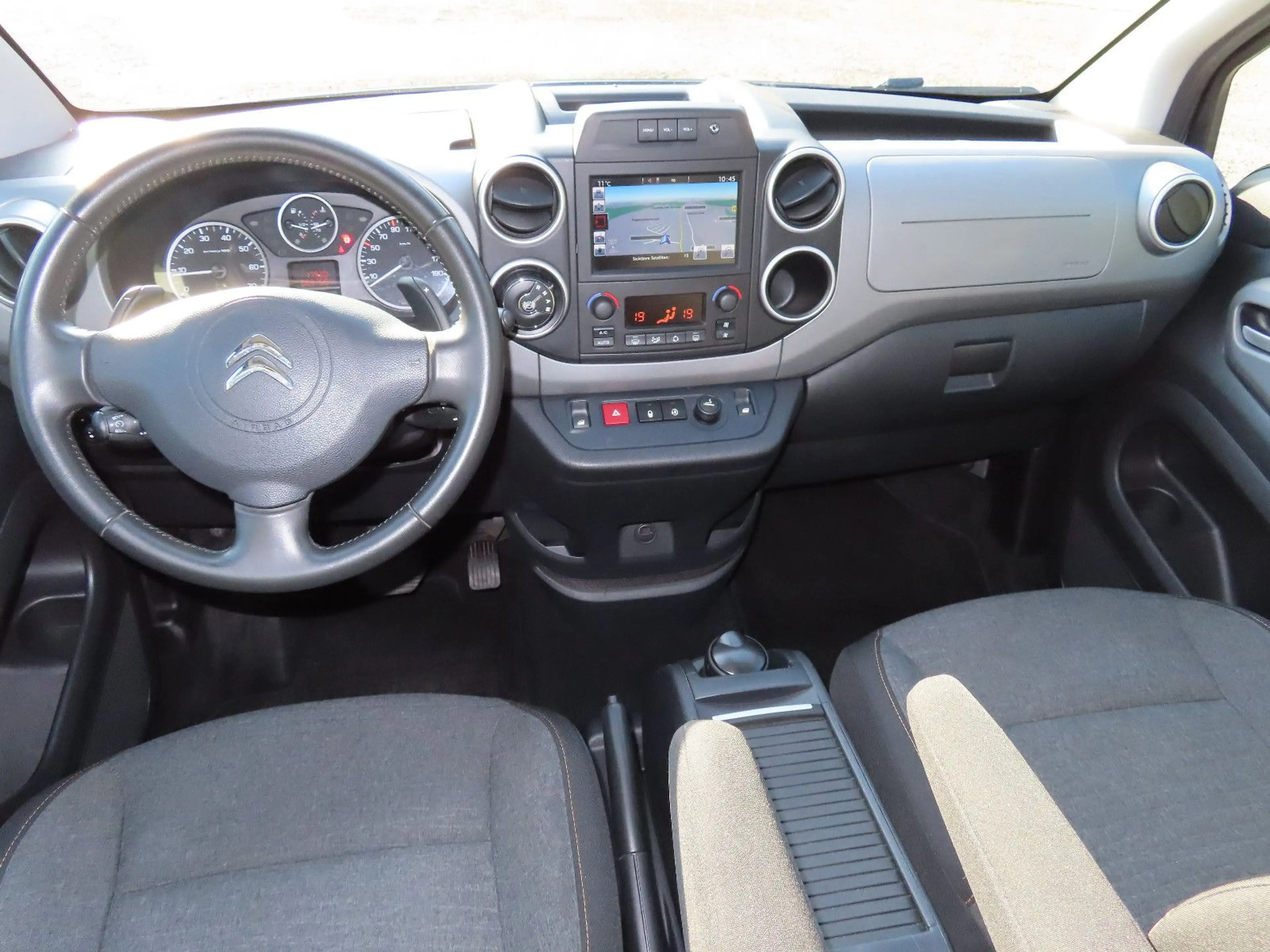 Citroen Berlingo 1.6 HDi Aut, Navi, Kamera, AHK, SHZ — photo 10