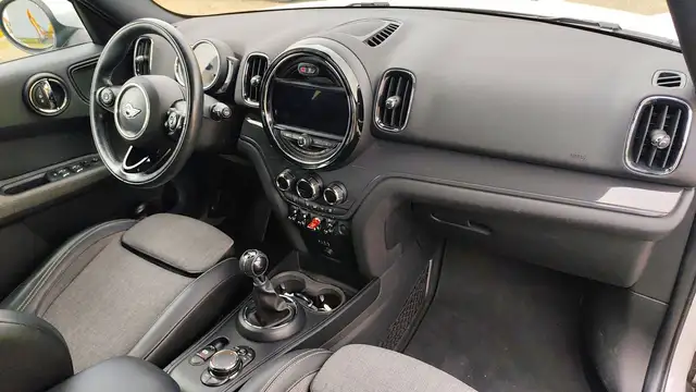 Mini Cooper view 10