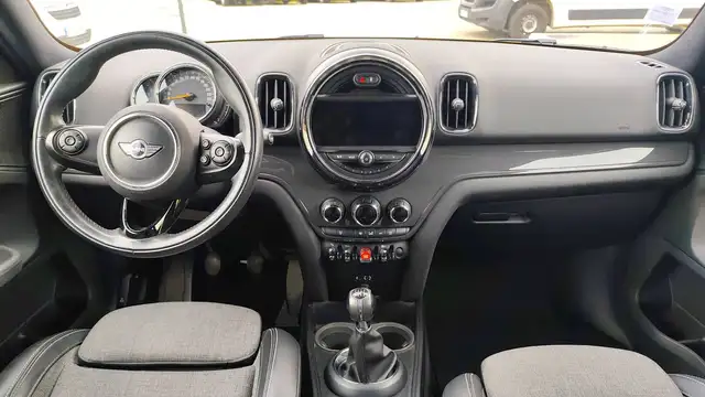 Mini Cooper view 11