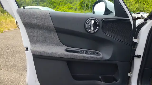 Mini Cooper view 7