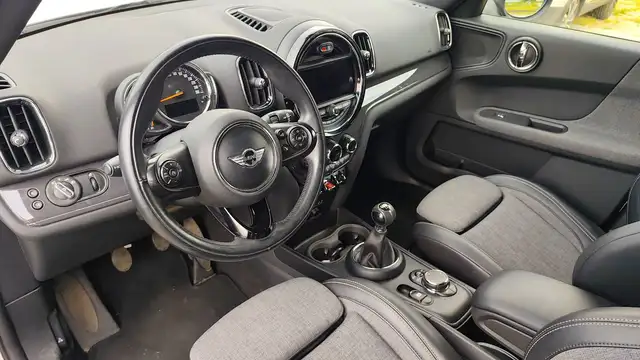 Mini Cooper view 8