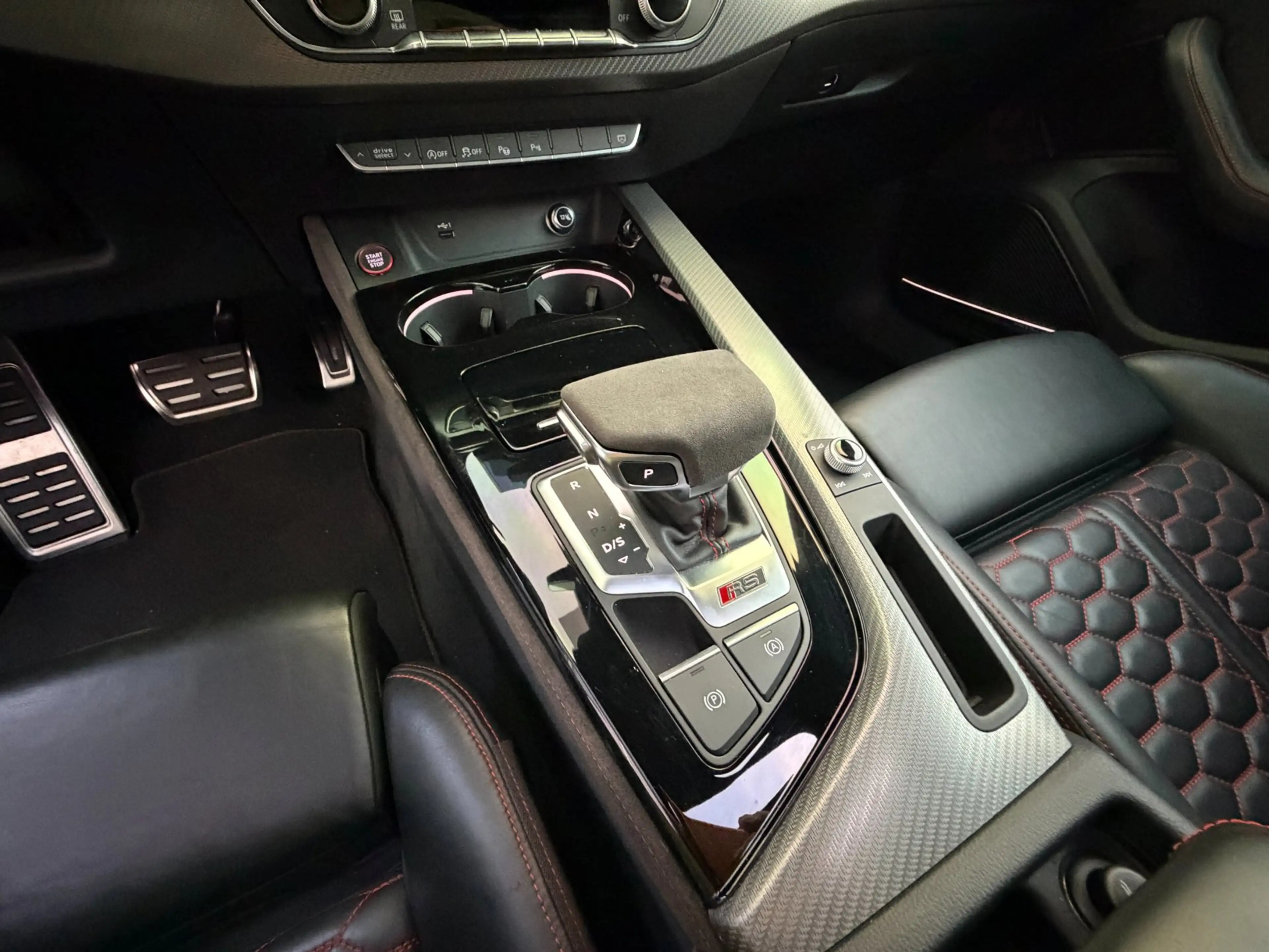 Audi RS4 A4 Avant 2.9 TFSI quattro / Pano / Keramisch / ABT — photo 37