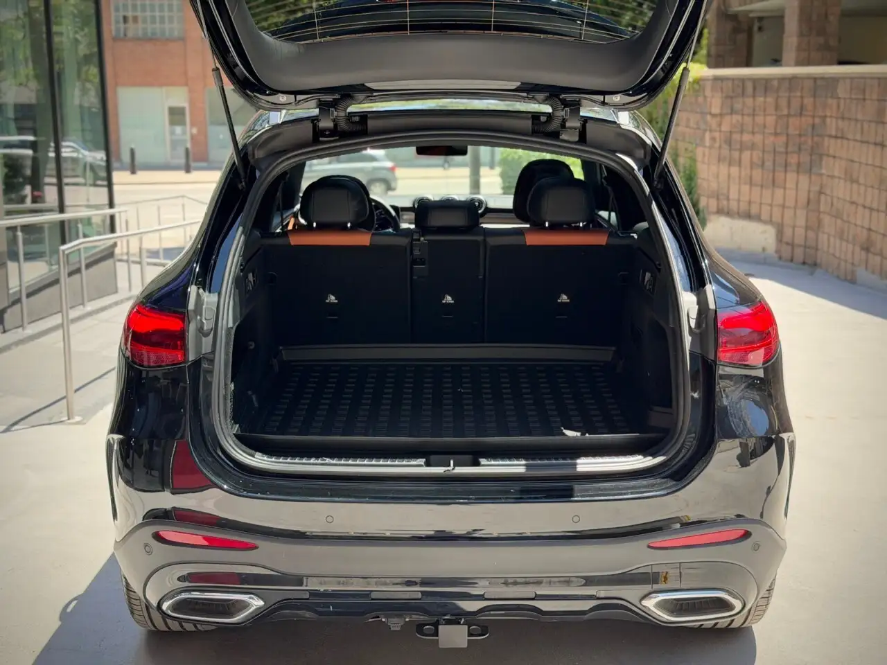 Mercedes-Benz GLC снимка Mercedes-Benz GLC