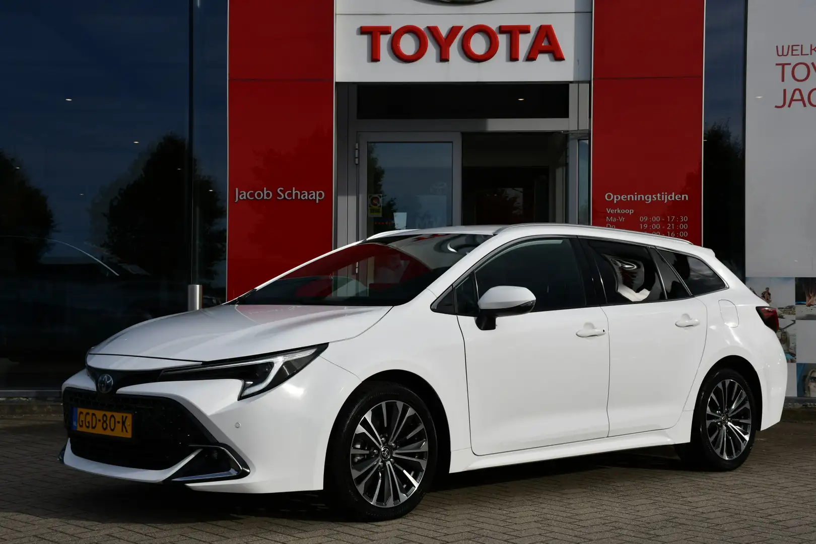 Toyota Corolla Touring Sports Hybrid 140 Dynamic + Automaat 140Pk Weiß - 1