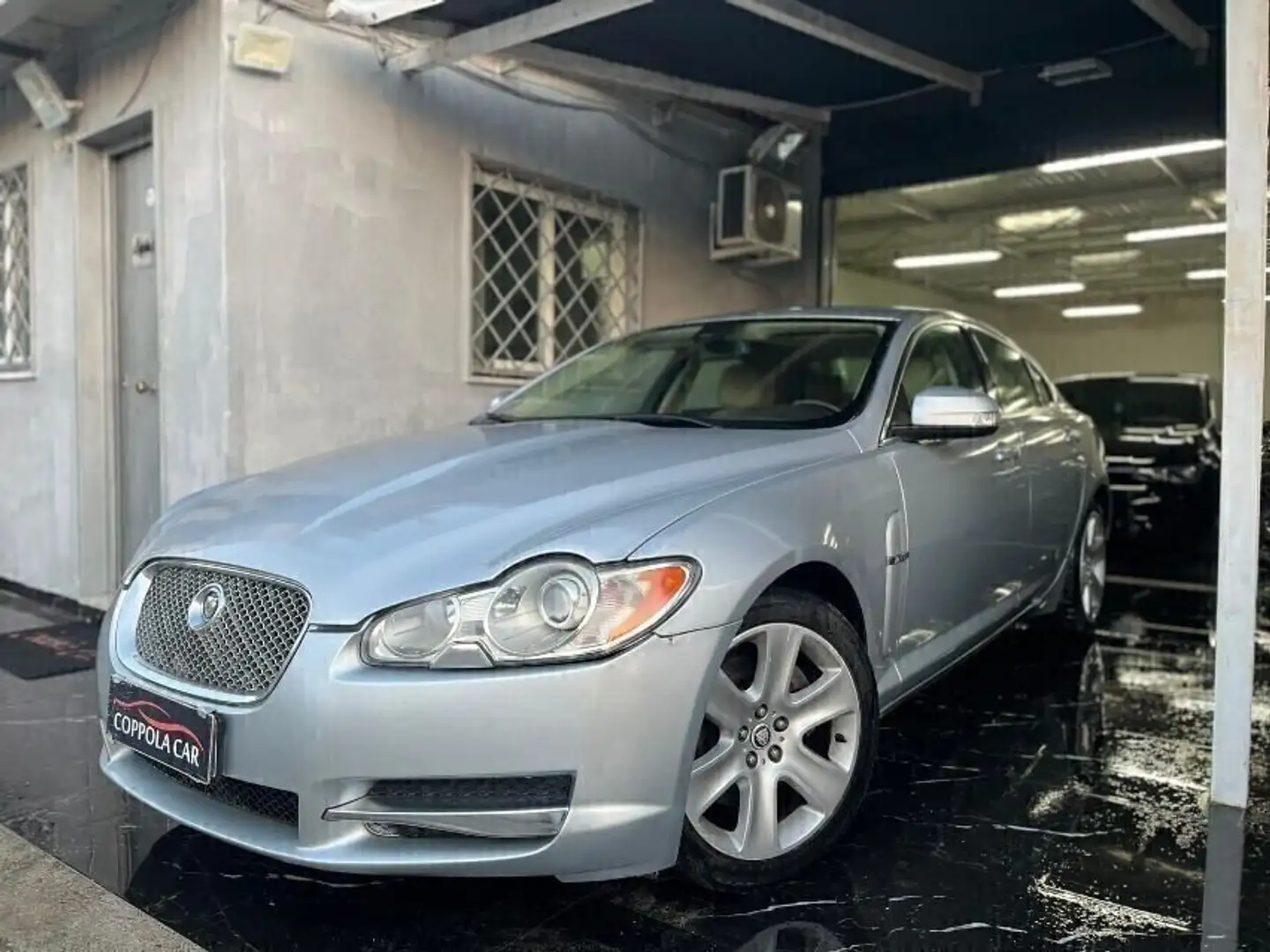Jaguar XF 2.7D V6 Premium Luxury Grigio - 2