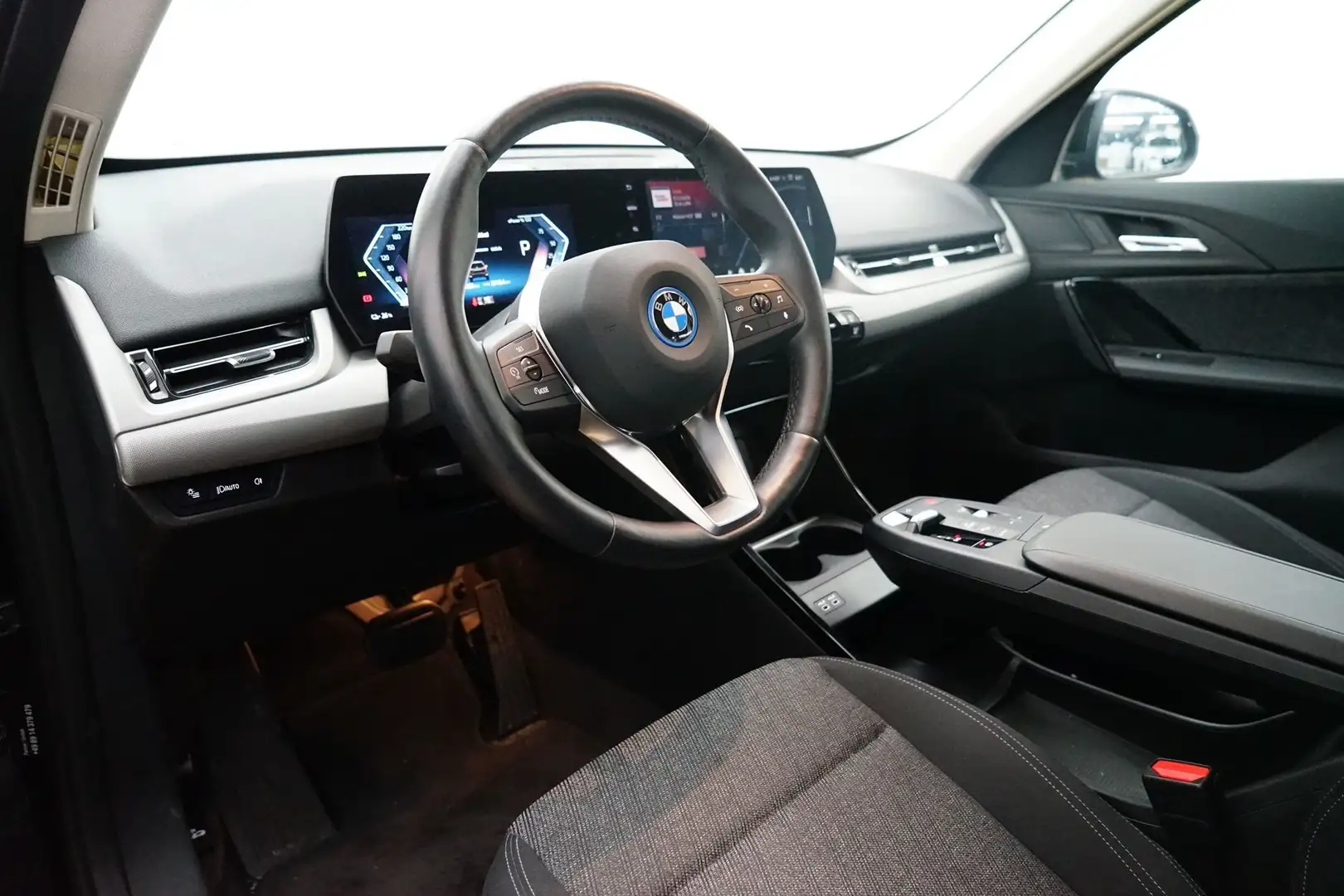 BMW iX1 eDrive20 [LED, RFK, LRH, Komfortzugang] Schwarz - 2