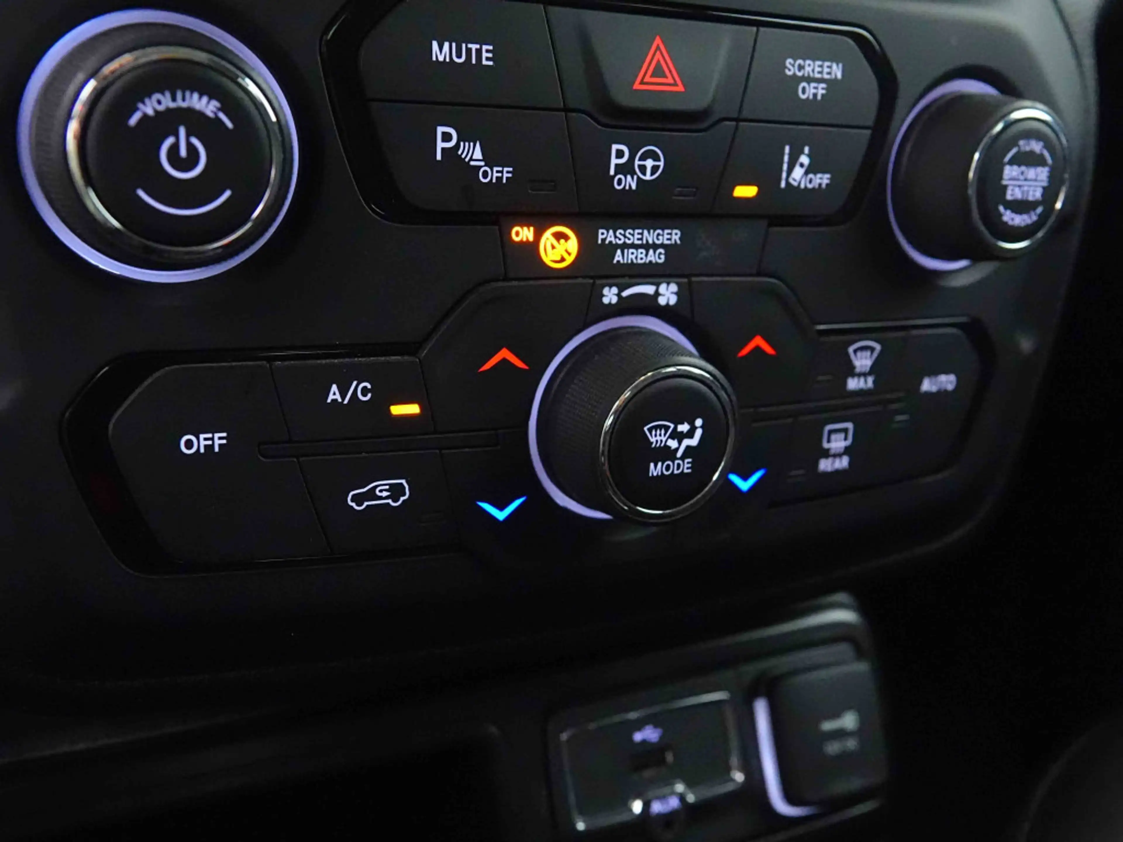 Jeep Renegade 1.0 T3 120 | Black Line | GPS | Camera | Heated Seats — photo 14