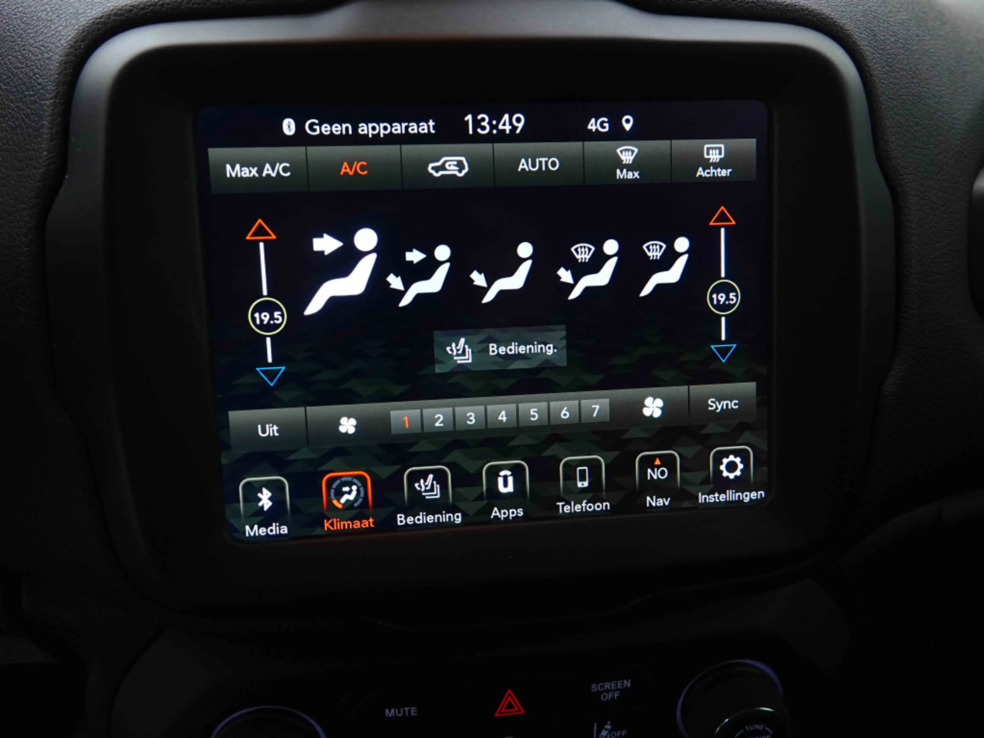 Jeep Renegade 1.0 T3 120 | Black Line | GPS | Camera | Heated Seats — photo 11