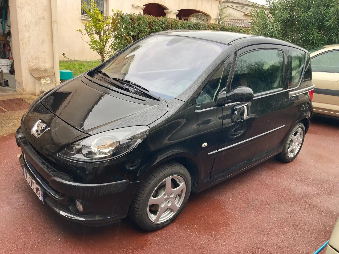 Peugeot 1007 1.6 HDi 16v FAP Sporty Pack Negru - 2