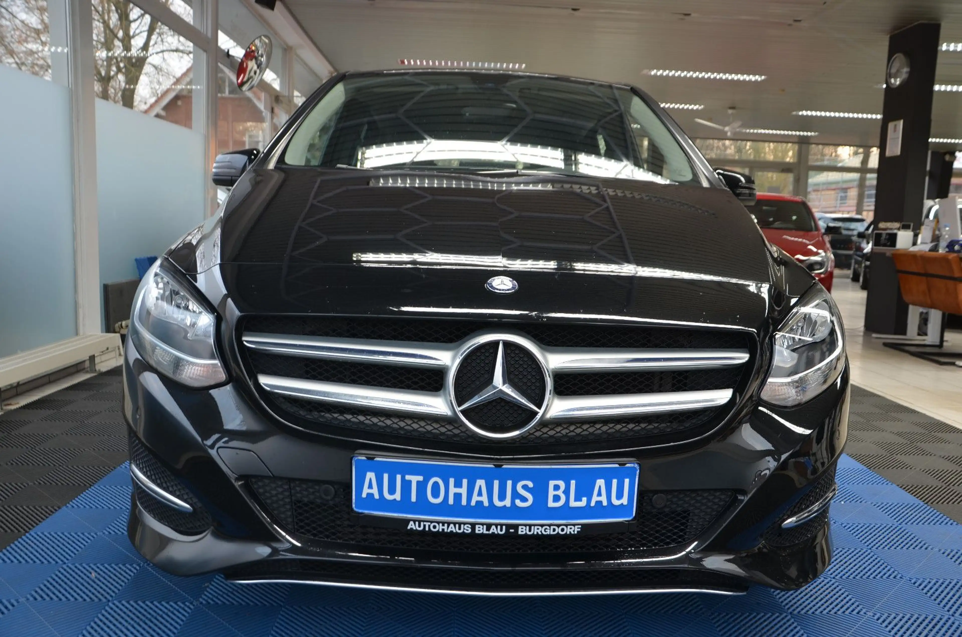 Mercedes-Benz B 180 *KLIMA*TEILLEDER*SITZHZG*ALLWETTER*TÜV NEU — photo 2