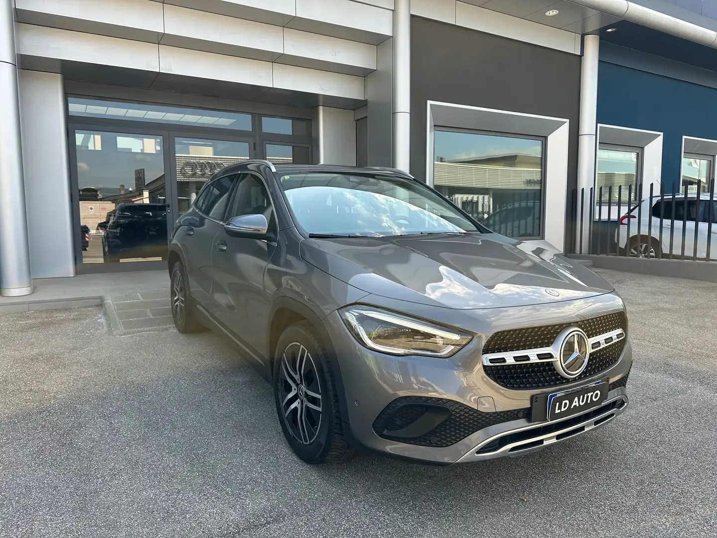 Mercedes-Benz GLA 220 d Sport Plus 4matic auto Grigio - 2