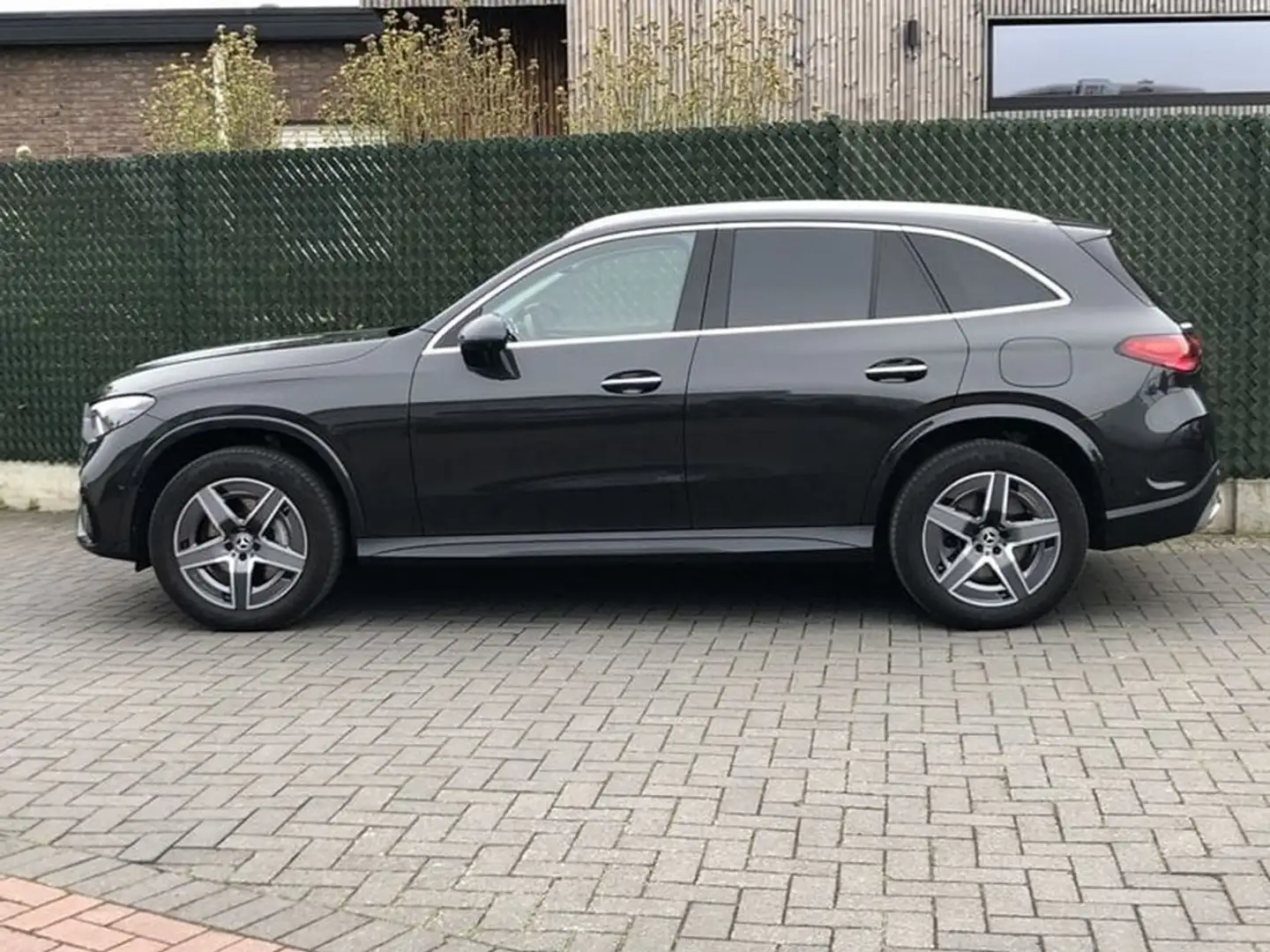 Mercedes-Benz GLC 300 e AMG - PANORAMADAK - DISTRONIC Grijs - 2