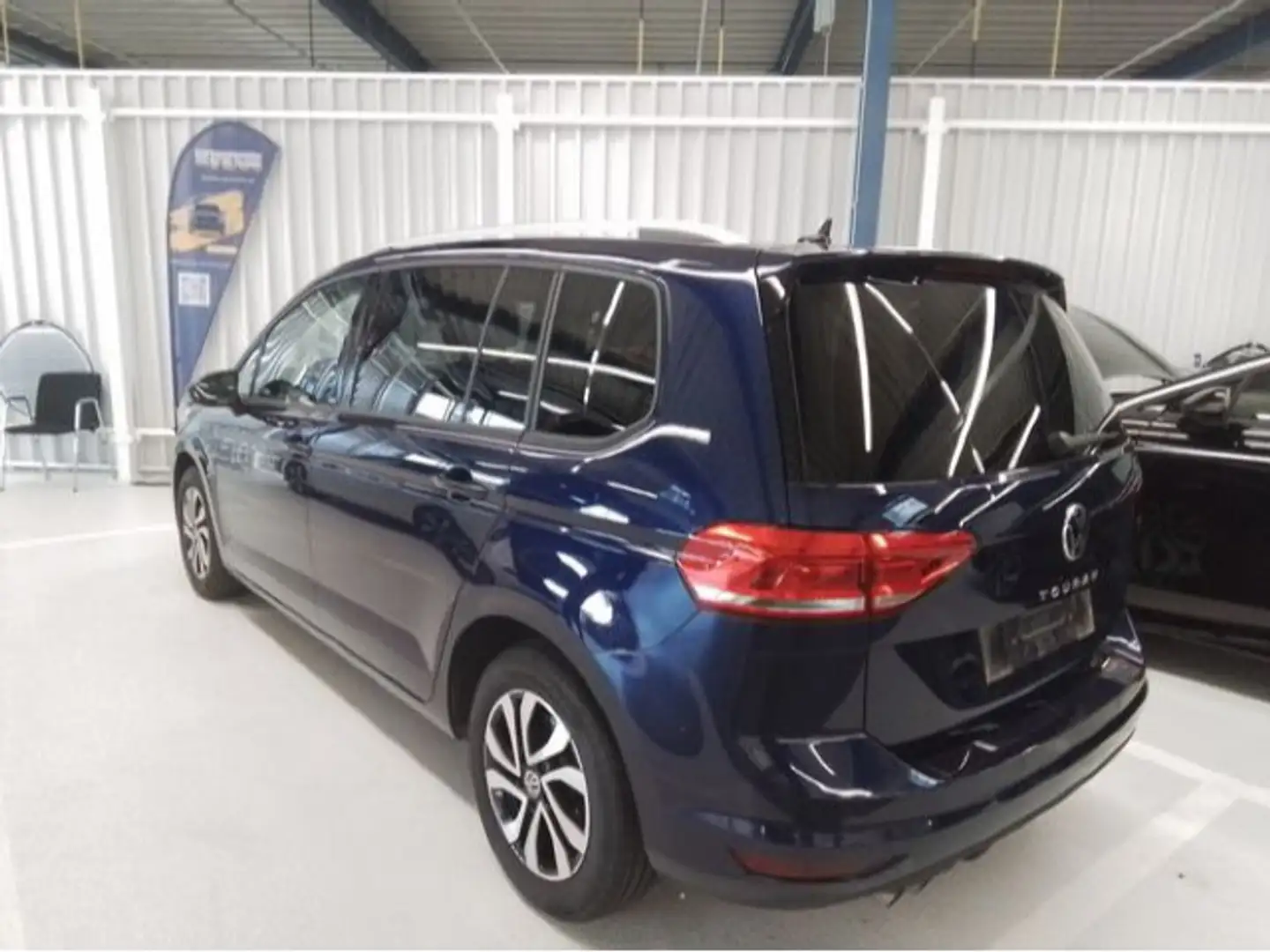 Volkswagen Touran 2.0 TDI DSG Active AHK NAV KAM PDC SHZ Blau - 2