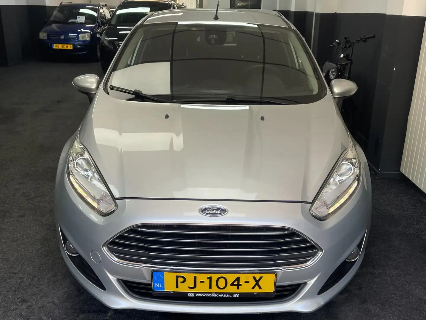 Ford Fiesta 1.0 EcoBoost Titanium Gris - 2