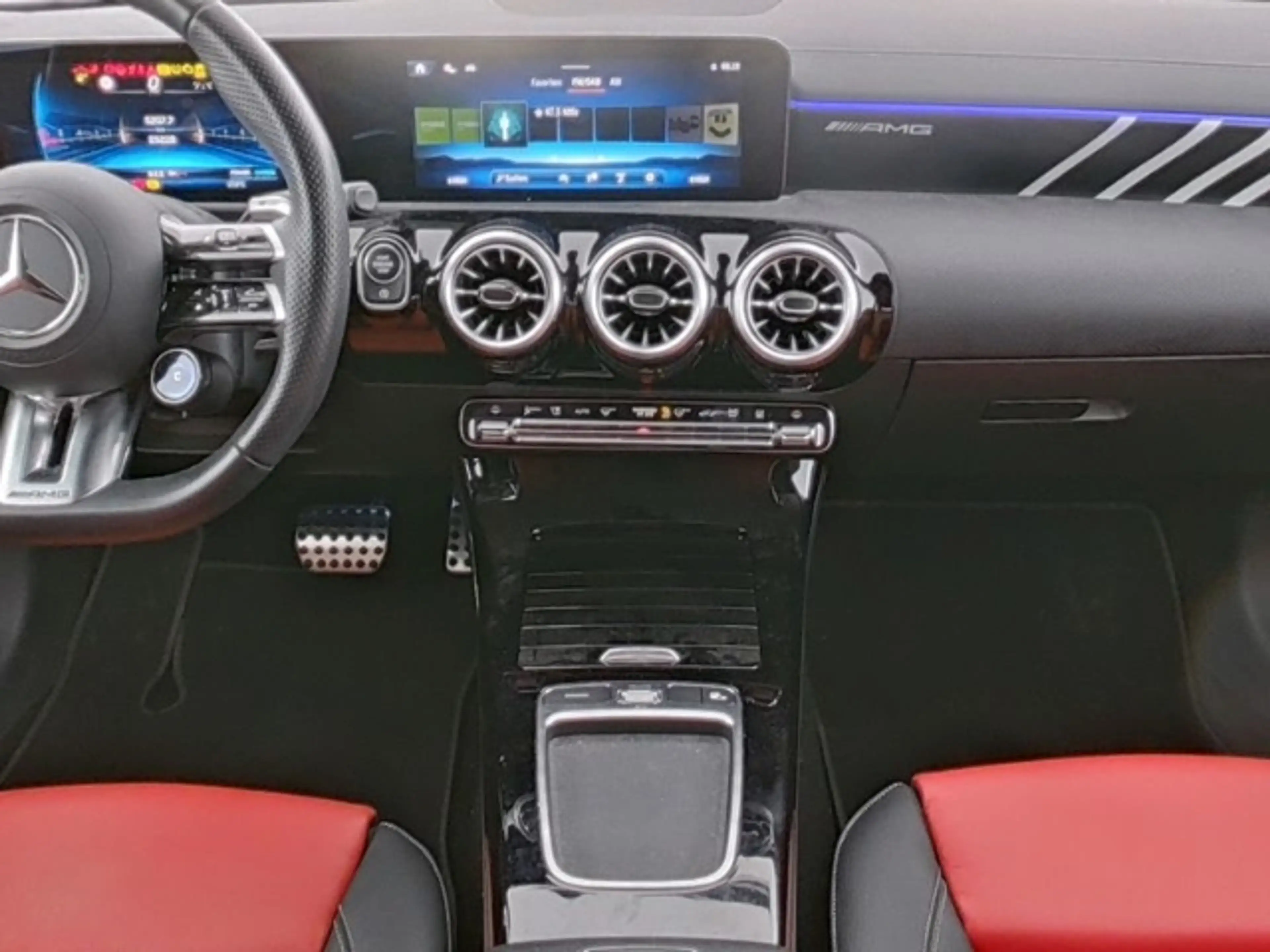 Mercedes-Benz A 35 AMG 4Matic Premium+ Leder AHK Standheizung — photo 5