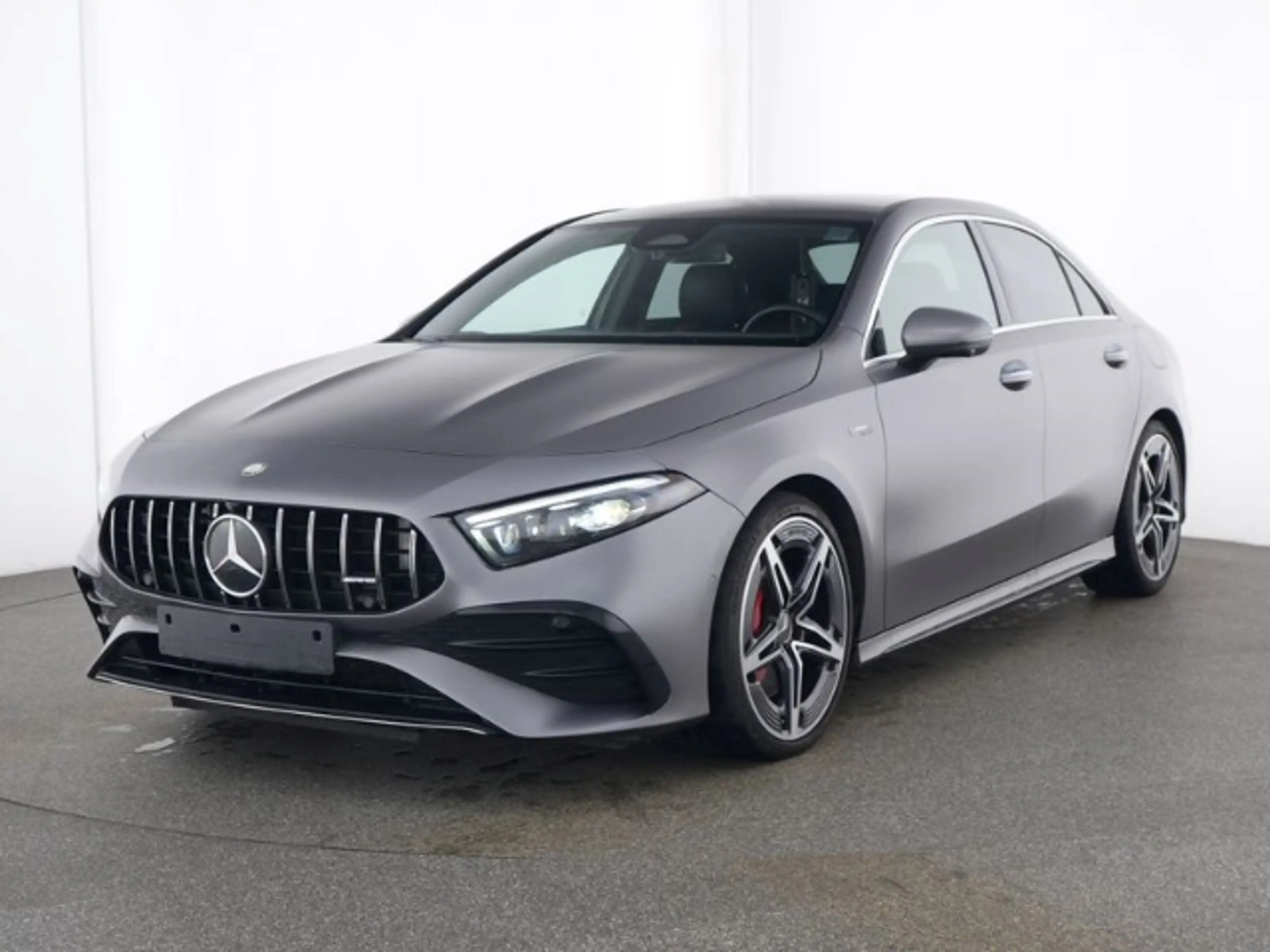 Mercedes-Benz A 35 AMG 4Matic Premium+ Leder AHK Standheizung — photo 2
