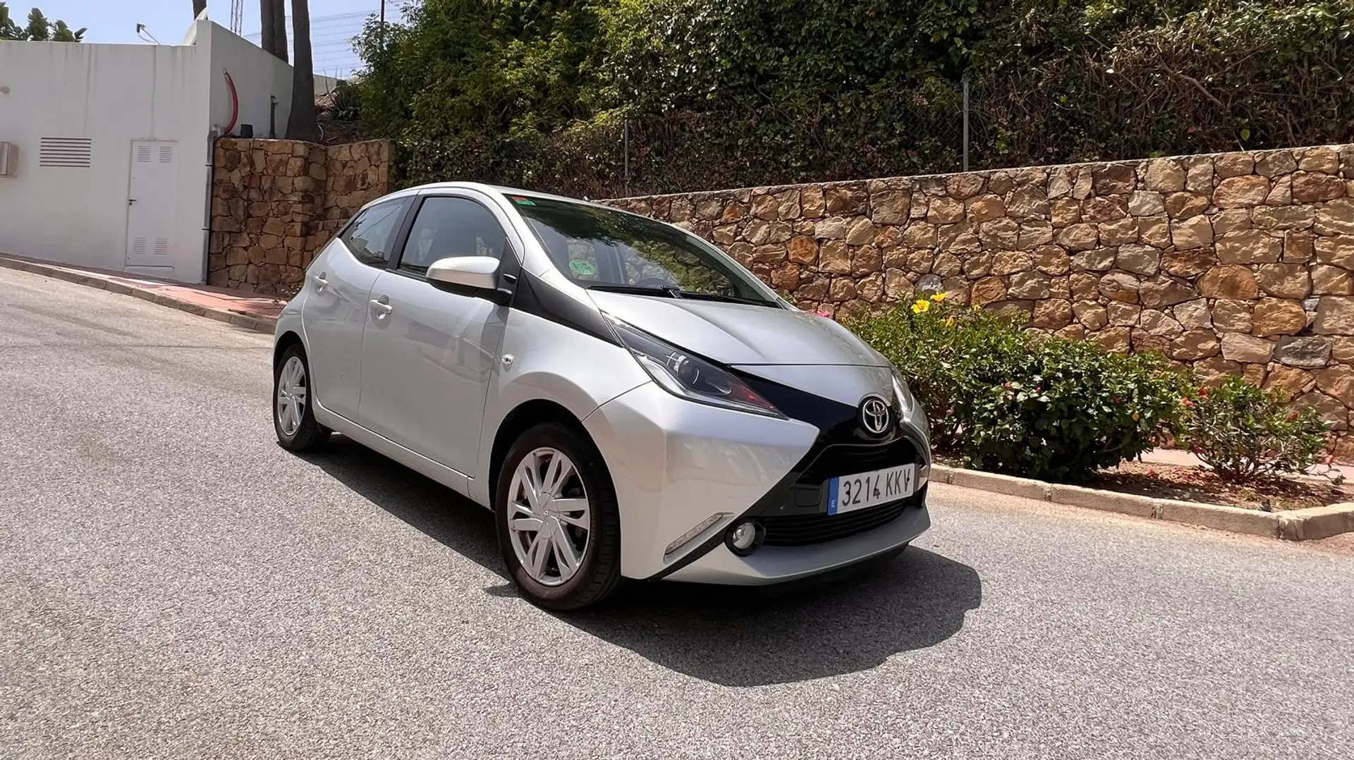 Toyota Aygo 1.0 VVT-i x-wave - 1