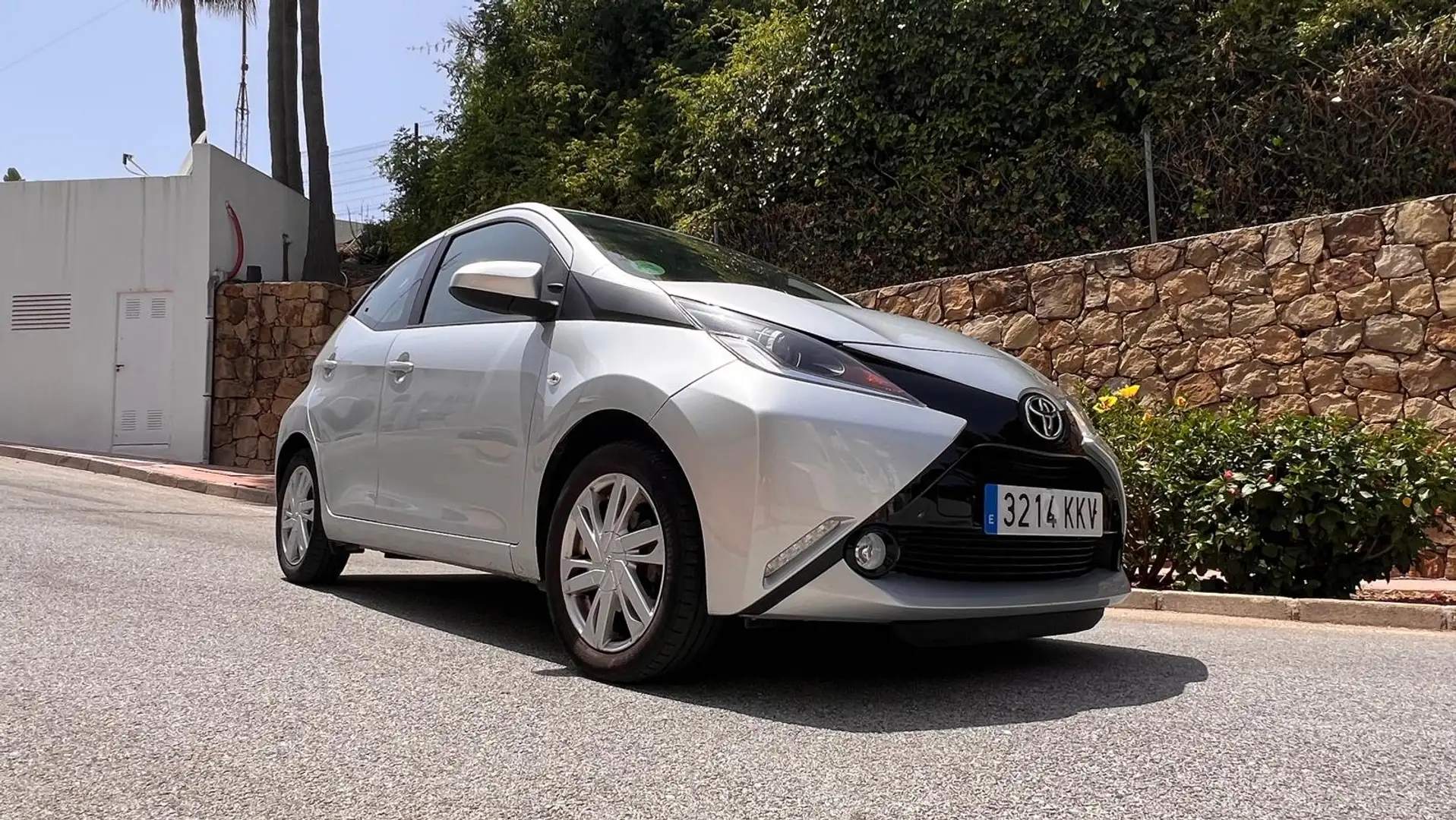 Toyota Aygo 1.0 VVT-i x-wave - 2
