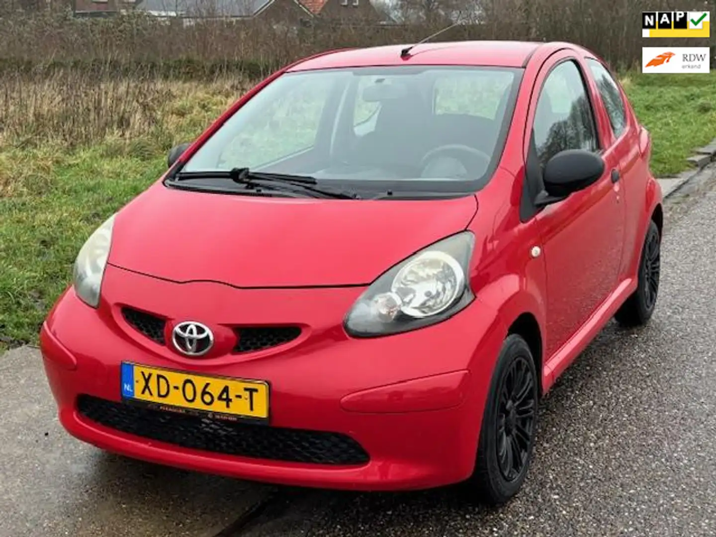 Toyota Aygo 1.0-12V 3-Drs Stuurbekrachtiging Airco Audio/CD Co Rojo - 1