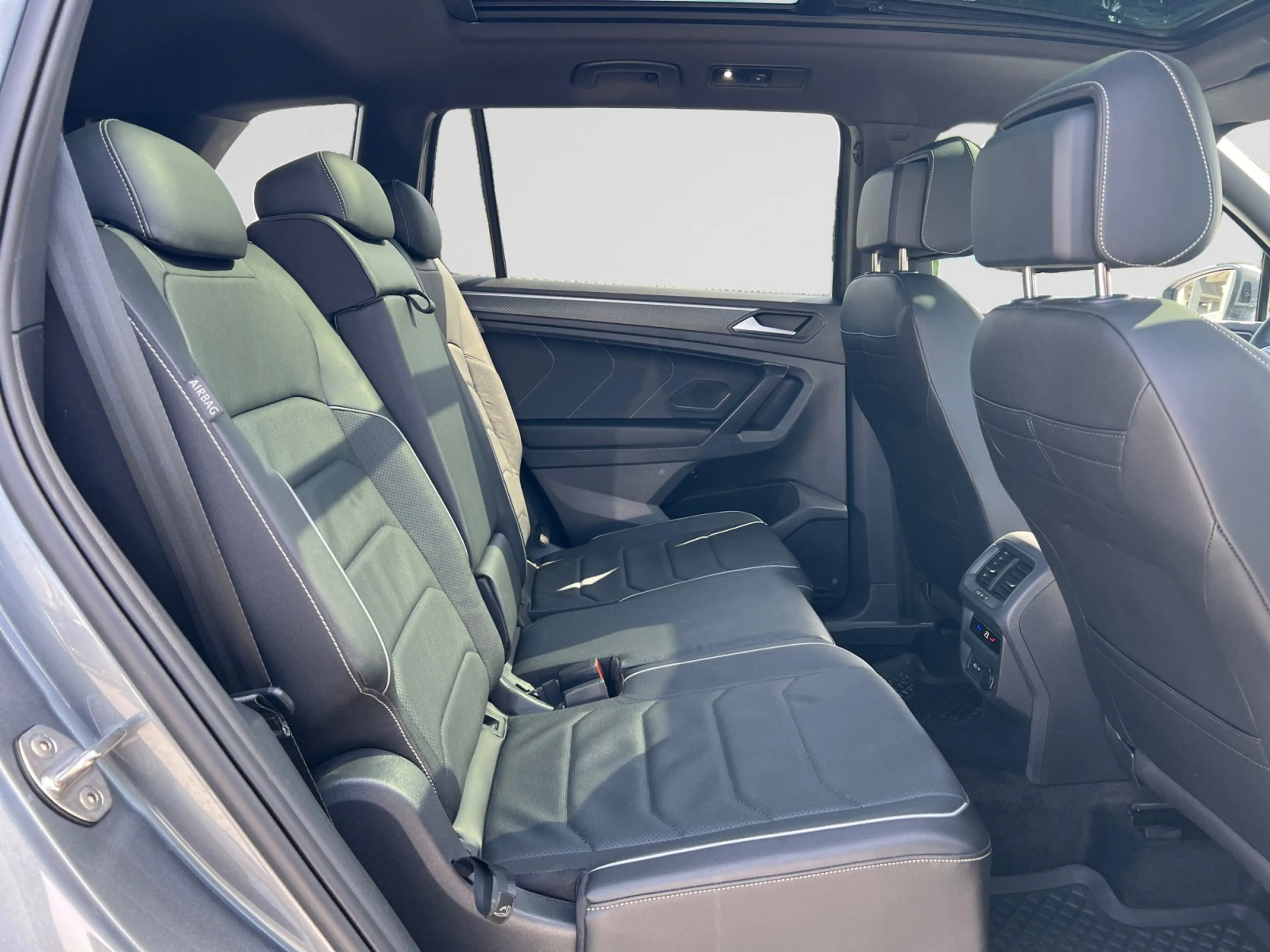 Volkswagen Tiguan Allspace R-Line Business Premium 1.5 TSI 110 kW (150 ch) 7 vitesses DSG — photo 12