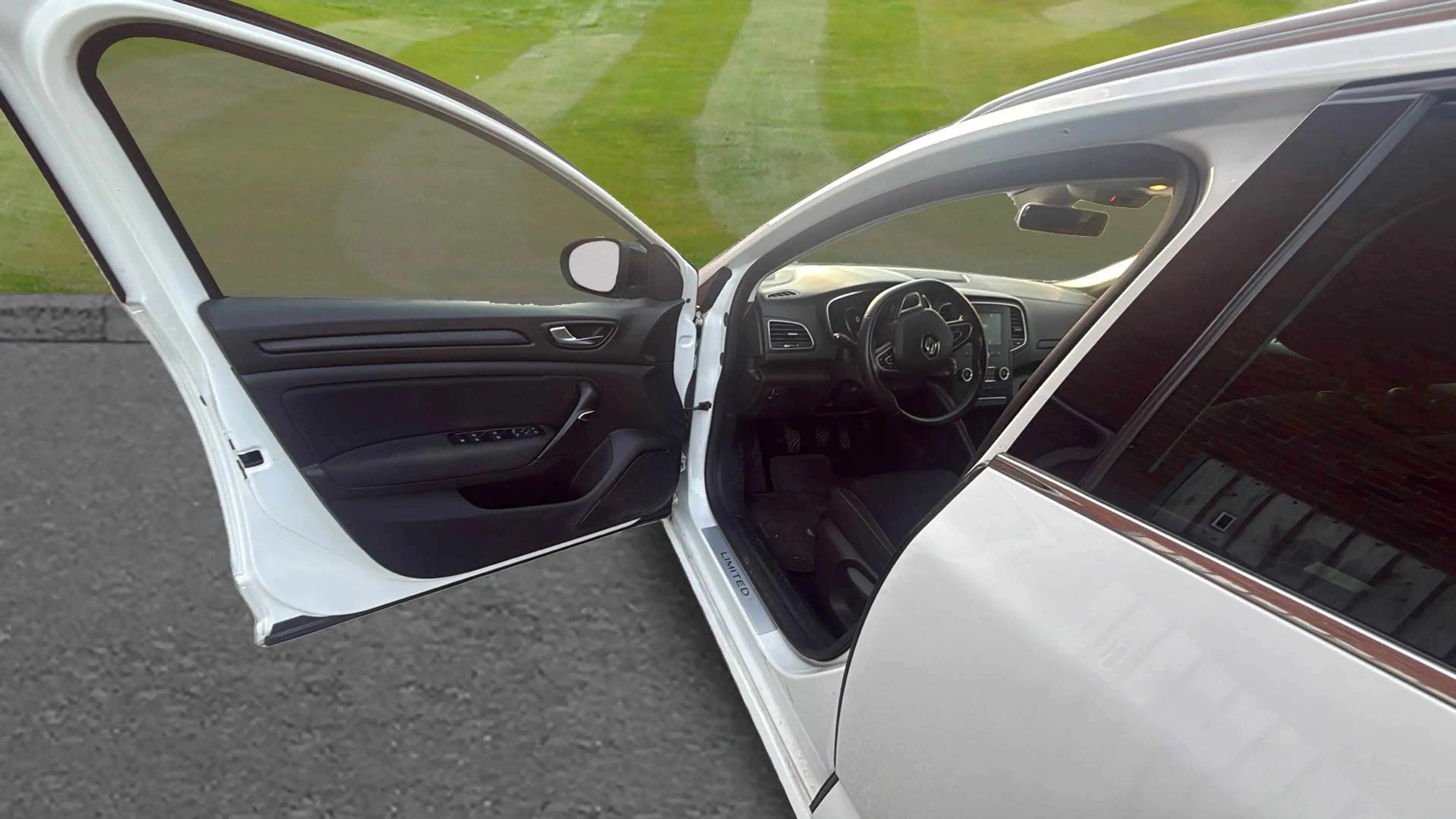 Renault Megane Mégane SW 1.5 Blue dCi Limited — photo 13