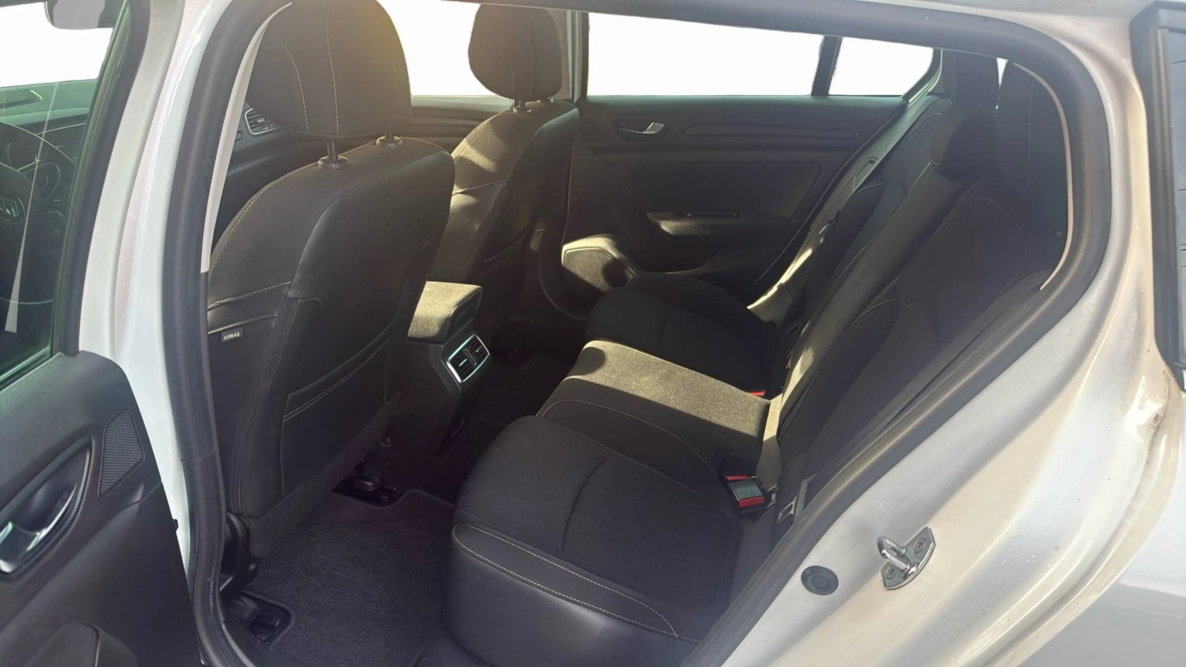 Renault Megane Mégane SW 1.5 Blue dCi Limited — photo 10