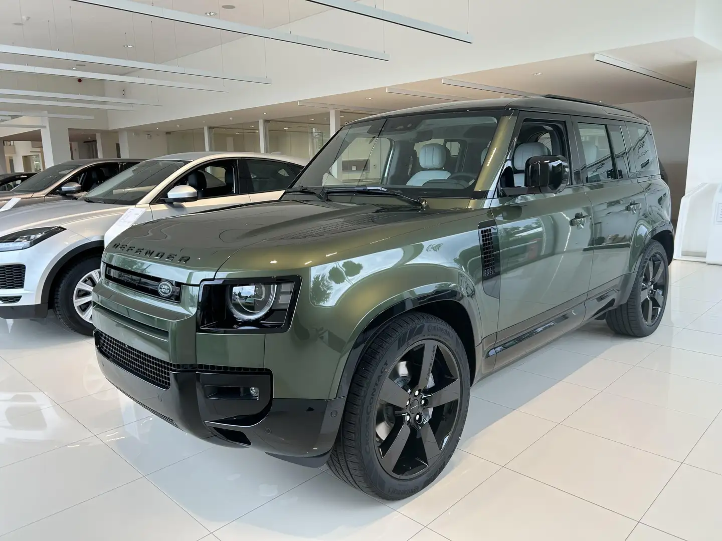 Land Rover Defender D350 X-Dynamic HSE Vert - 1