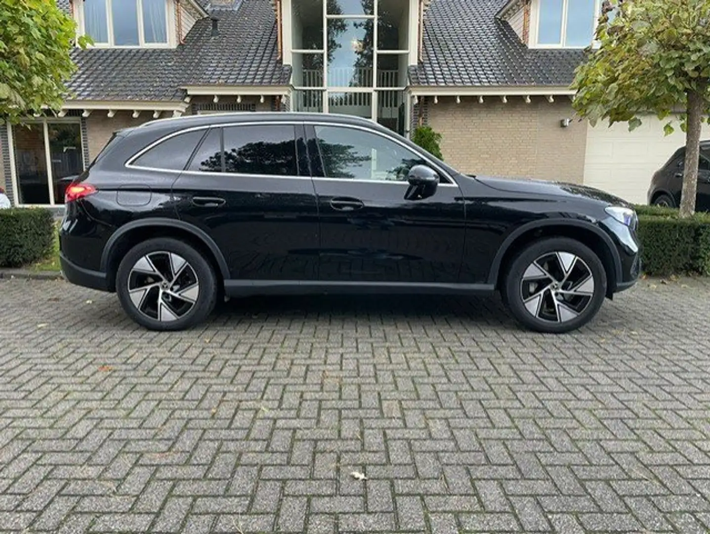 Mercedes-Benz GLC 300 300e 4MATIC AVANTGARDE ADVANCED PANO Noir - 2
