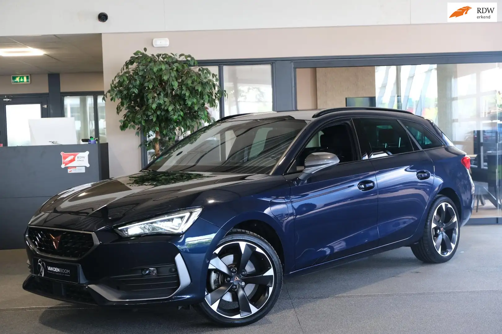 CUPRA Leon Sportstourer 1.4 e-Hybrid VZ 245PK Navi ACC CAM Sf Blauw - 1