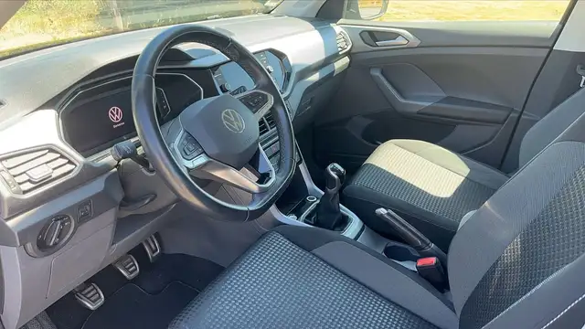 Volkswagen T-Cross view 8