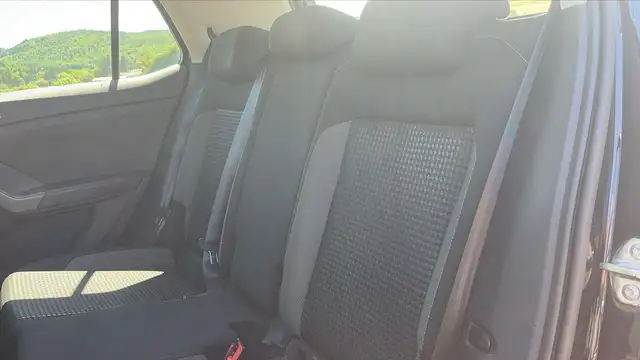Volkswagen T-Cross view 9