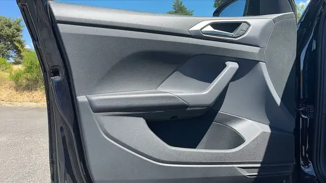 Volkswagen T-Cross view 7