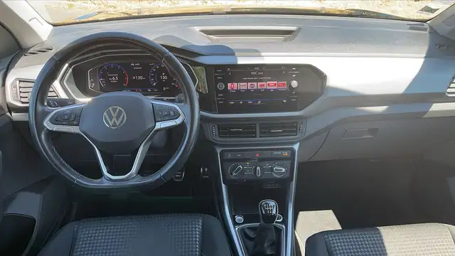 Volkswagen T-Cross view 11
