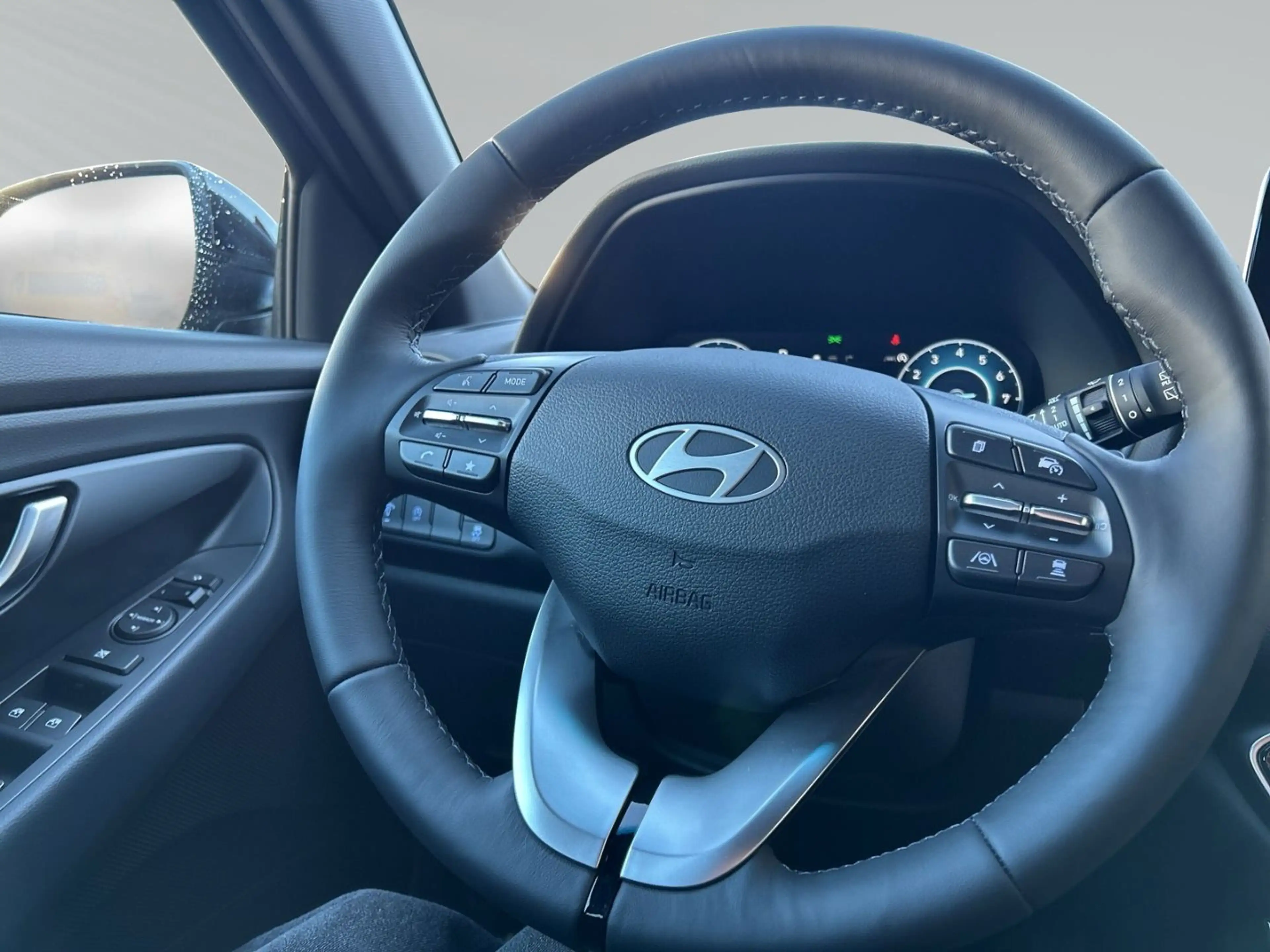Hyundai i30 Kombi 1.5T DCT ADVANTAGE LED Navi Plus-Paket — photo 11