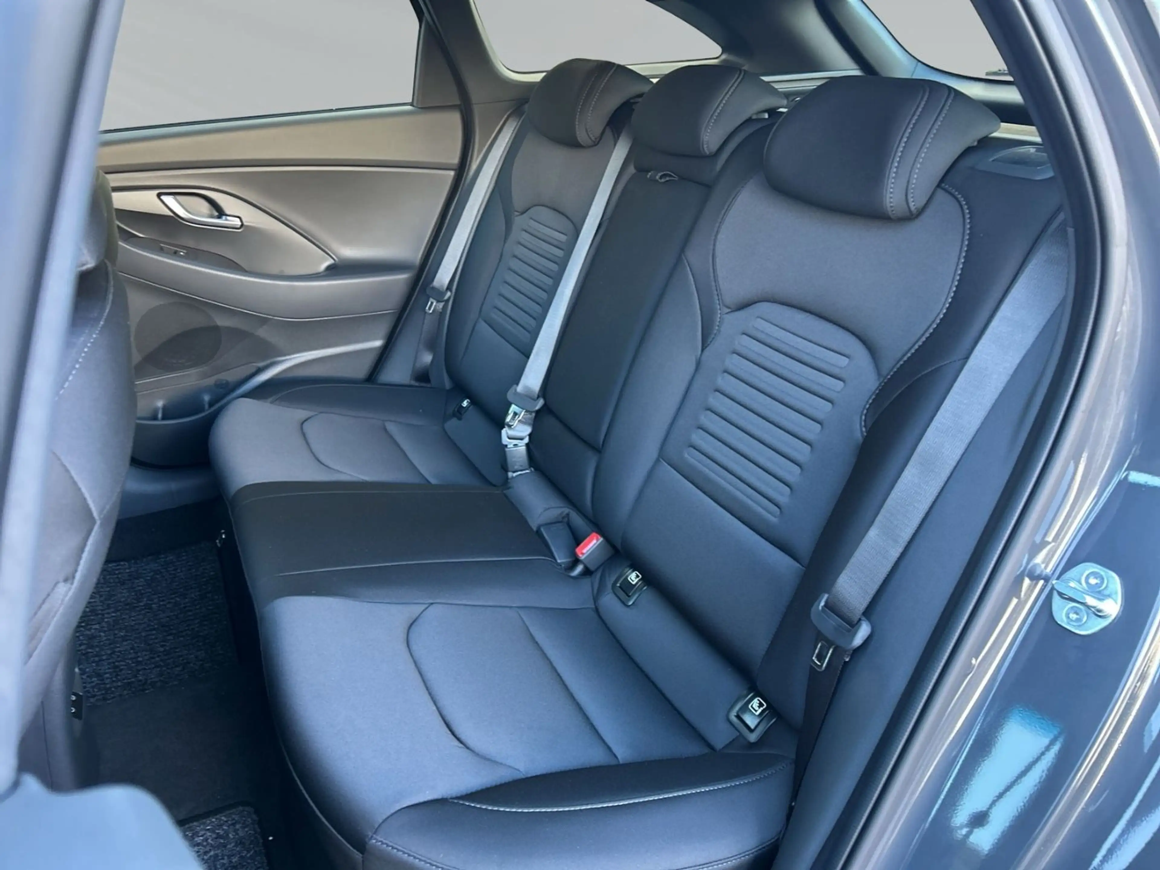 Hyundai i30 Kombi 1.5T DCT ADVANTAGE LED Navi Plus-Paket — photo 6