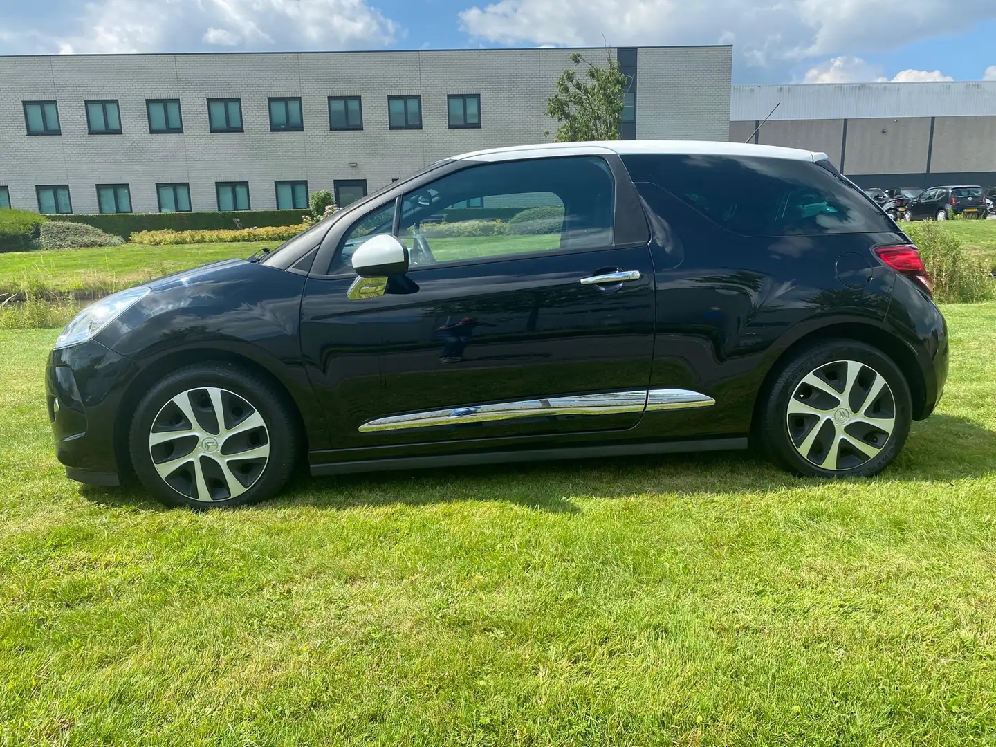 Citroen DS3 2013* 1.4 e-HDi Chic * LED * LMV * AUTOMAAT * AIRC Zwart - 2
