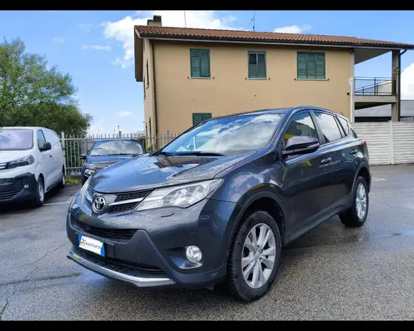 Toyota 5 Porte 2.2 D-CAT Lounge