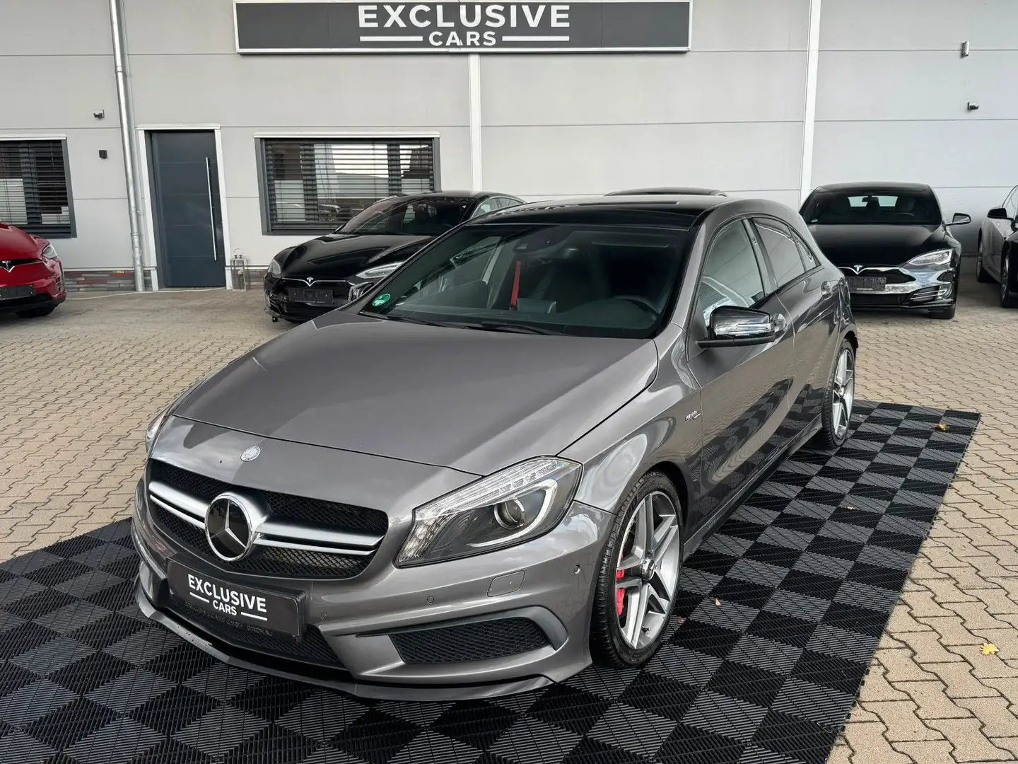 Mercedes-Benz A 45 AMG 4MATIC | HARMAN KARDON | PANO | Grau - 1