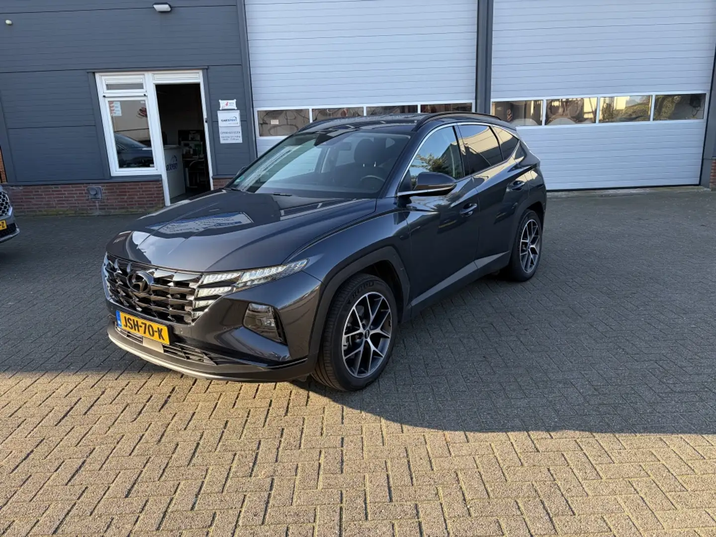 Hyundai TUCSON 1.6 T-GDI plug-in Hybrid Trend 4WD met afneembare Grau - 1