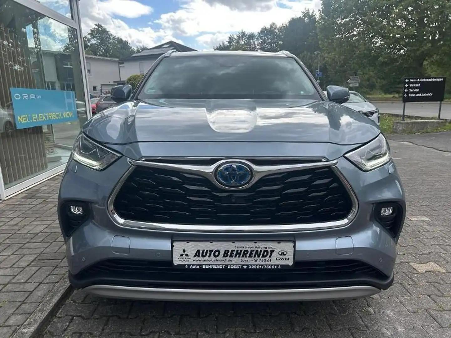 Toyota Highlander 2.5 Hybrid Luxury AWD 7-Sitzer AHK Серый - 2
