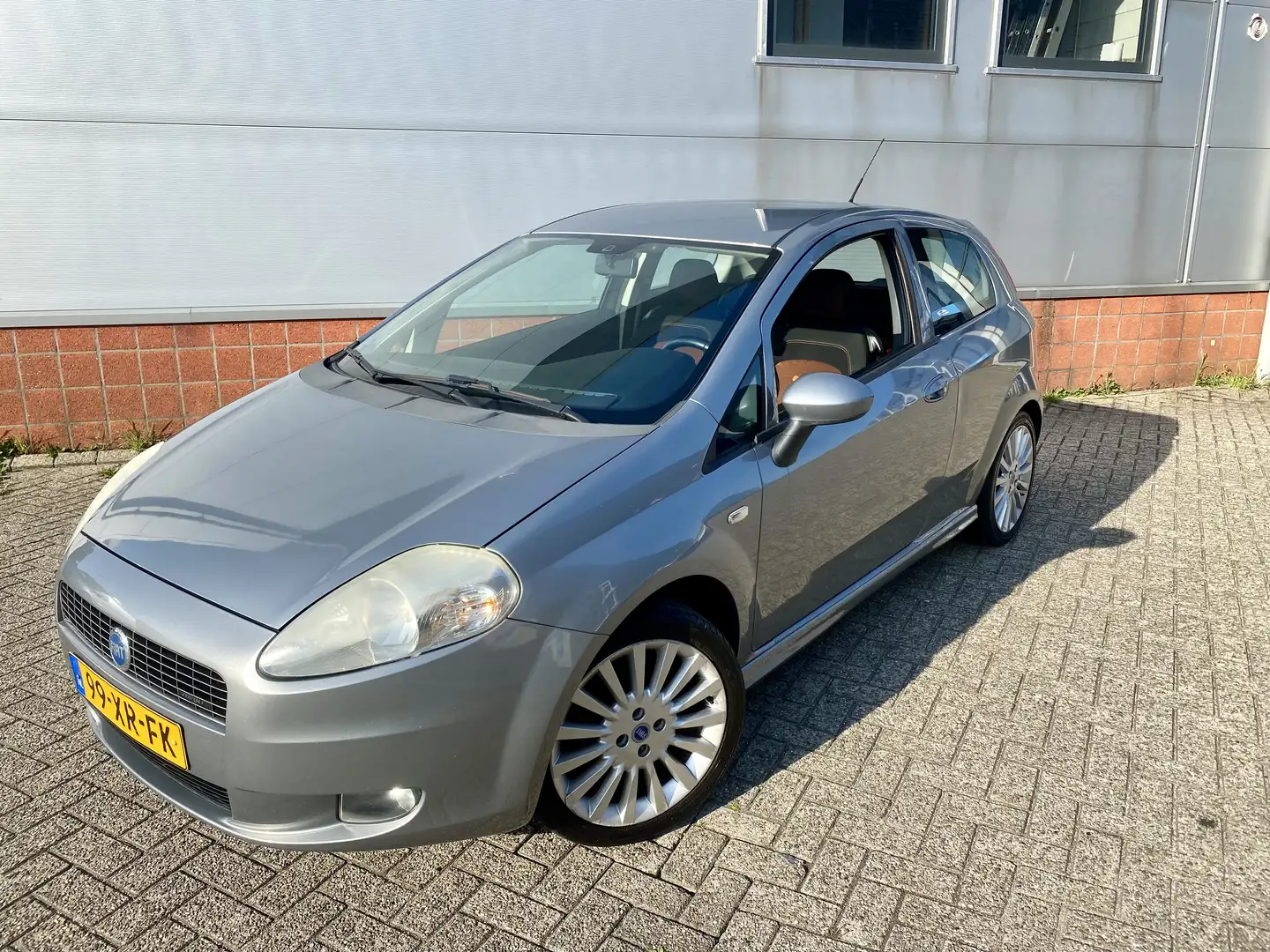 Fiat Punto 1.4-16V Sport Grijs - 2