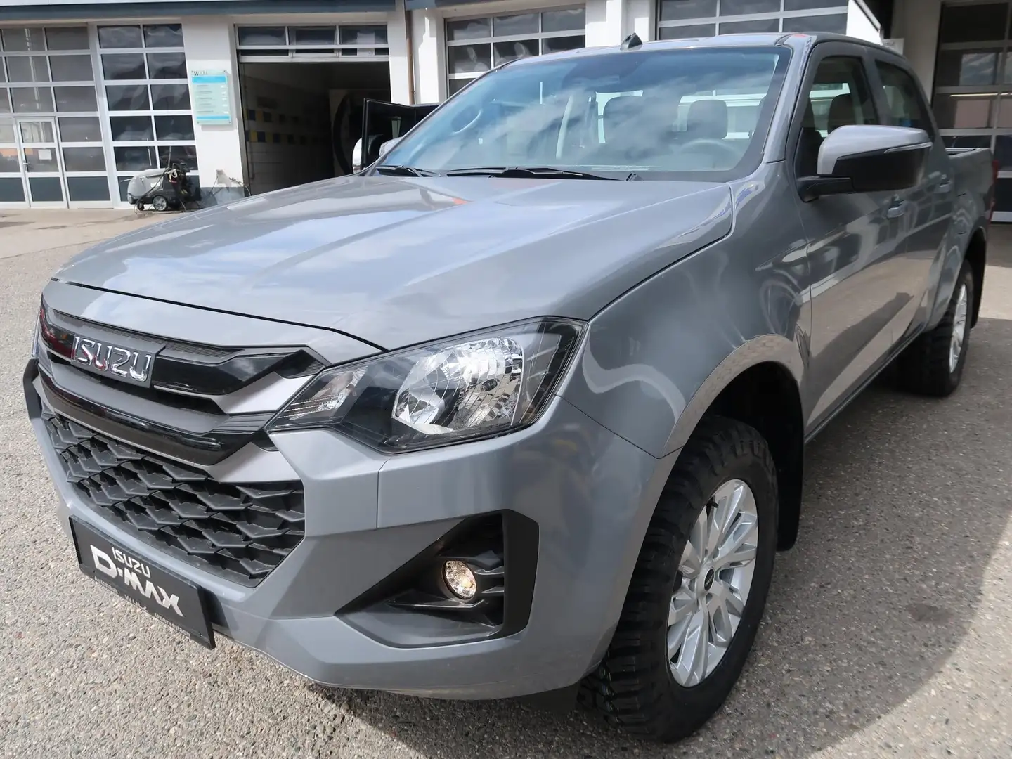 Isuzu D-Max Double Cap 4WD 1.9 LS Automatik Grau - 2