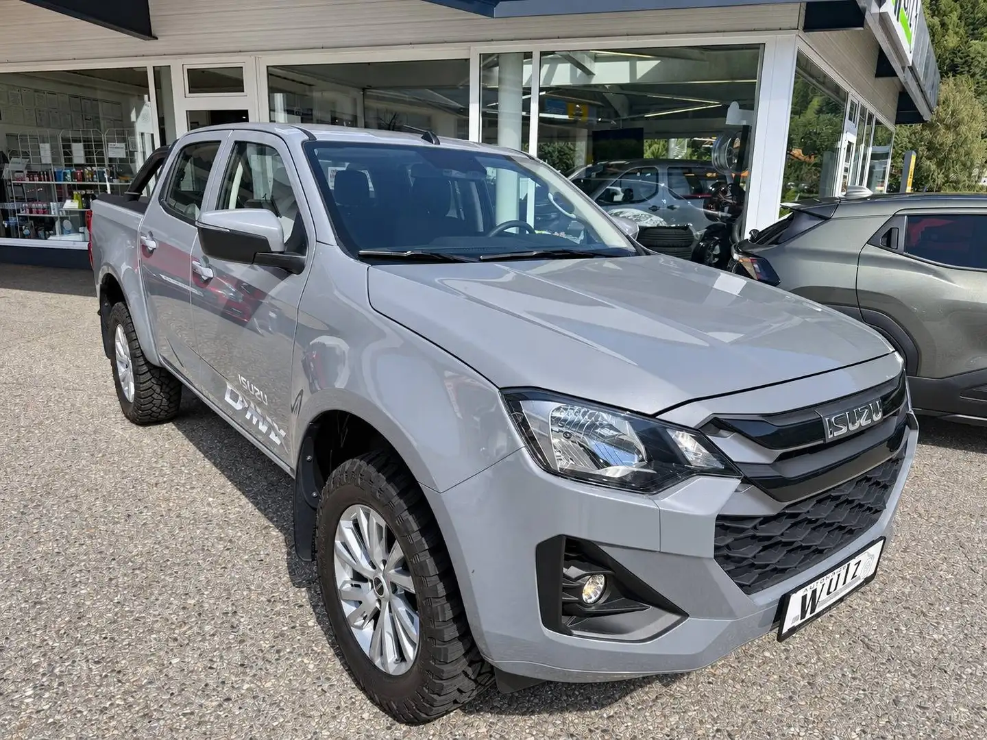 Isuzu D-Max Double Cab 1.9 LS 4WD Automatik | € 8.500 Zubehör Grau - 1